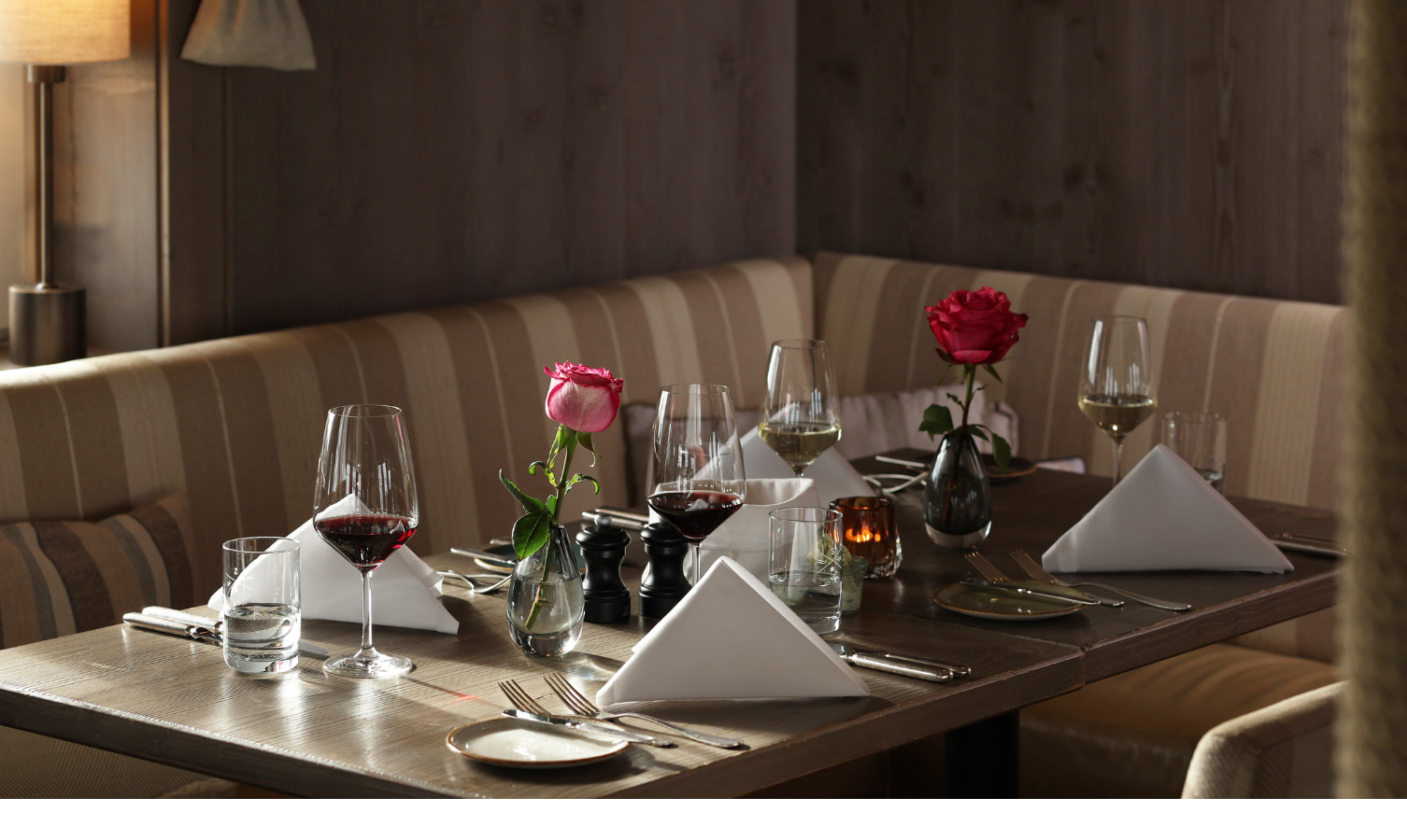 Gedeckter Tisch mit Weingläsern – Landhaus Severin*s